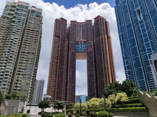 仅移居上海一年，蔡少芬举家搬回香港，300平<em>精装修豪宅</em>急放租