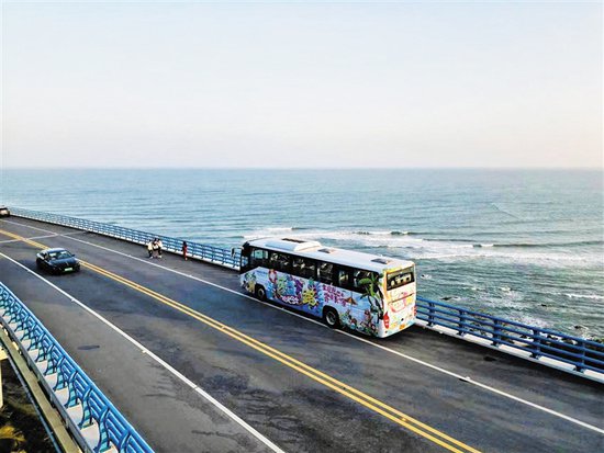 海南环岛旅游公路观光巴士上新<em>两条线</em>路
