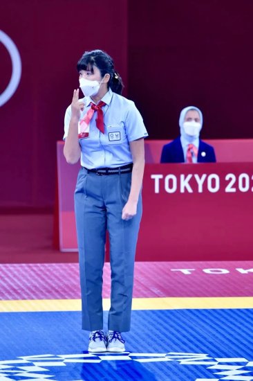 东京奥运会唯一<em>中国现役</em>军人裁判，这位上校姐姐火了！