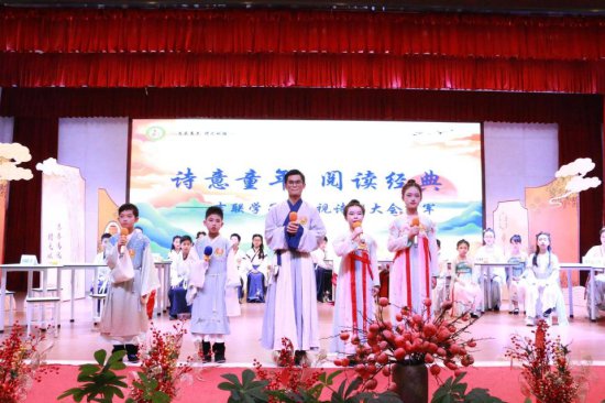 长沙这群小学生与中国诗词大会冠军比了一场飞花令