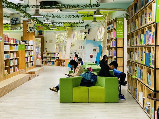 <em>深圳南山</em>新举措：学校图书馆转型为社区文化空间