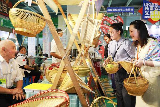 浙江：第16届中国义乌国际森林产品博览会开幕