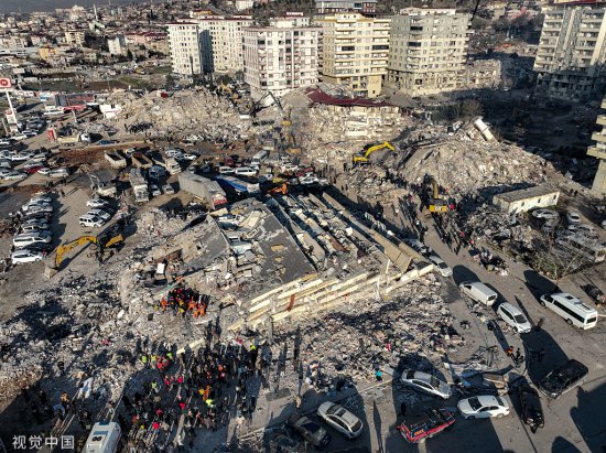 土耳其强震遇难人数已超<em>日本</em>大地震 外媒：或有20万人仍被困废墟