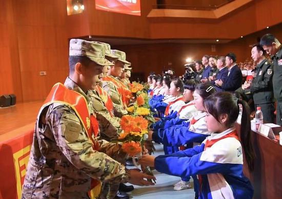 湖南省长沙市2024年上半年入伍新兵欢送仪式在雷锋家乡望城举行