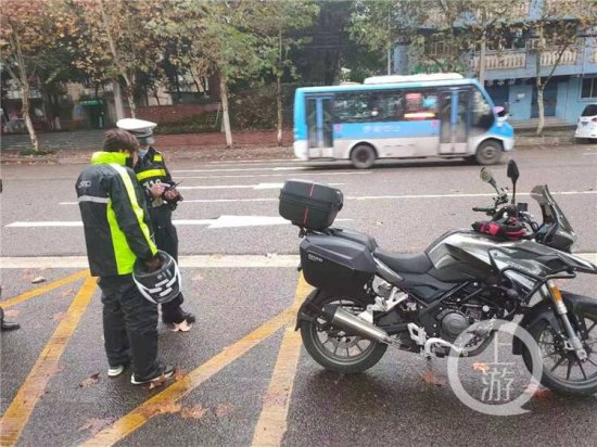 这不是段子！<em>到重庆</em>买了新摩托车 却<em>找不到回家的路了</em>……