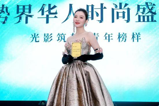 中国<em>最年轻</em>女制片人之一、影视演员夏姣被授予2024华人时尚盛典...