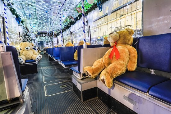 克罗地亚：<em>泰迪</em>熊搭乘“圣诞电车” 增添节日气氛