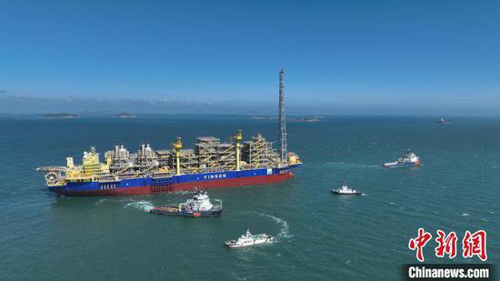 集多种功能于一体的“海上油气加工厂”上海启航赴巴西