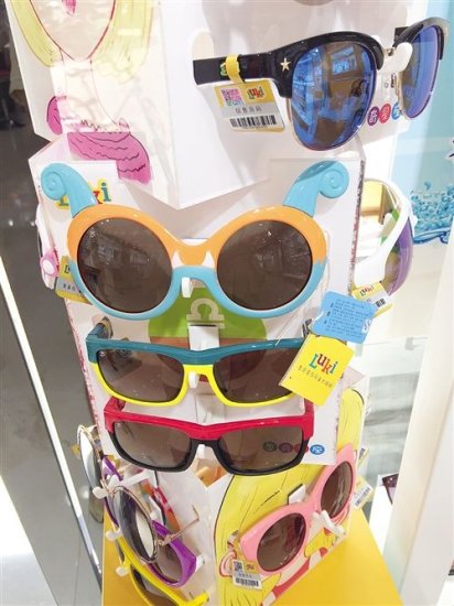 儿童眼镜市场<em>问题</em>不少 买太阳镜家长应该<em>注意什么</em>