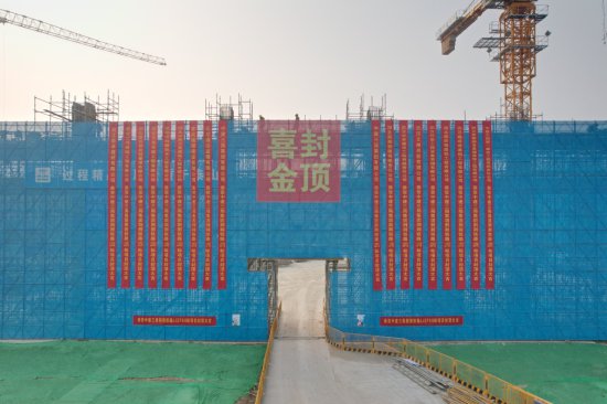 荆荆铁路项目荆州站北站房主体结构封顶