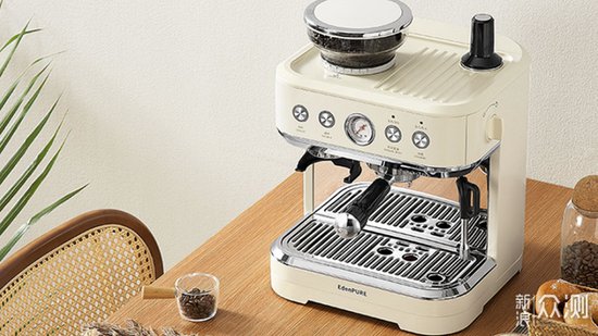 颜值与实力并存，高性价比<em>家用半自动咖啡机</em>