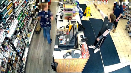 美国12岁<em>男孩</em>持枪抢劫加油站，店员反问：你是认真的吗？