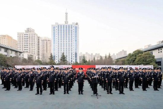 省<em>公安</em>厅举行中国人民警察警旗升旗仪式