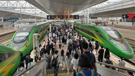 打破历史纪录！“五一”首日云南铁路发送旅客达52.6万人次