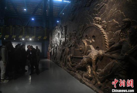 20国近80名留学生走进工业博物馆参观 了解重庆工业百年<em>变迁史</em>