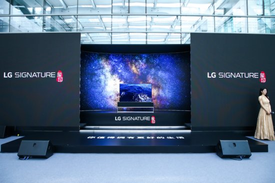 自由<em>随</em>形 升降<em>随心</em> | LG世界首款高端玺印系列卷轴电视R1问世！
