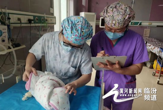临汾市妇幼保健院医护工作者产房度过“五一”劳动节