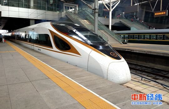“高铁第一股”来了 京沪高铁上市首日顶格涨停