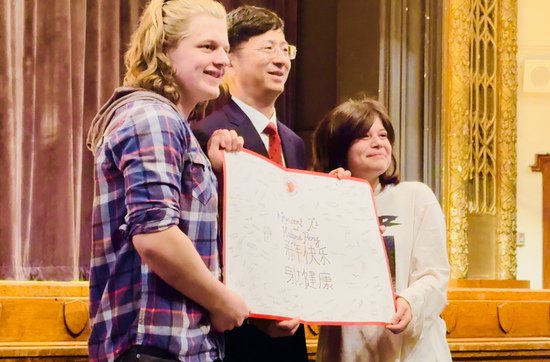美国林肯高中给习主席和中国人民的贺卡：<em>新年快乐</em> 身体健康