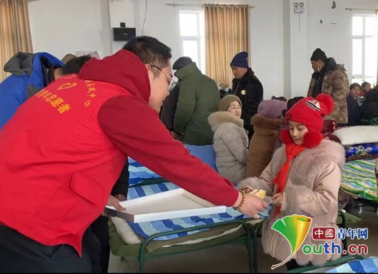 志愿者范龙宇：在新疆做新时代的“<em>挑山工</em>”