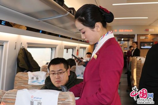 从绿皮火车到复兴号：铁路大提速见证改革开放的<em>中国</em>速度