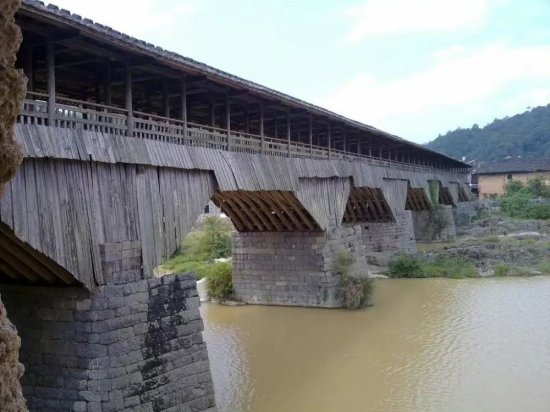 痛惜！中国最长木拱廊桥着火烧毁！超900年历史