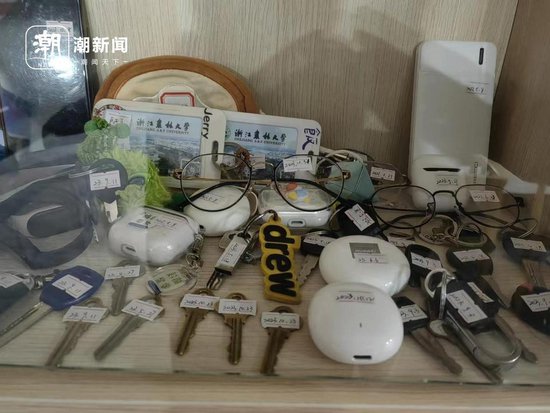 手机、<em>电脑</em>、耳机，<em>杭州</em>高校保洁阿姨三年捡到50多万财物