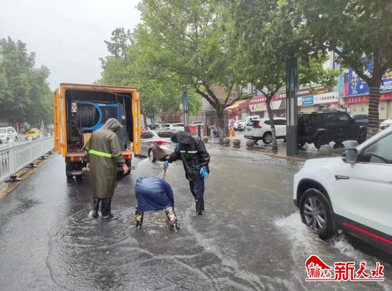 秦州区市政部门全力排涝保畅通