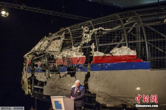 MH17事故中夫妇痛失三子 迎第四子降生激动纪念