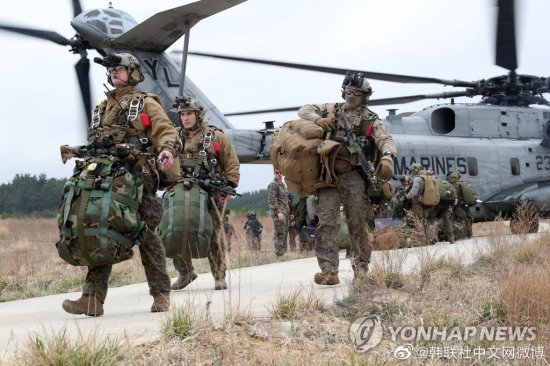 韩美英<em>海军</em>陆战队举行联合侦搜演练，模拟空中渗透和海上渗透