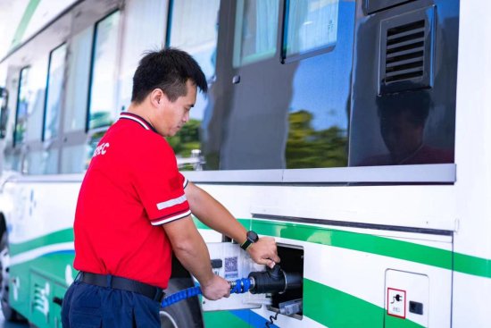 嘉兴石油全力保障10余条氢燃料电池公交线路安全运行