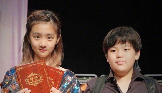 黄磊女儿多多，14岁钢琴英语样样出色，<em>优秀的</em>孩子是如何培养的...