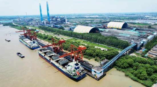 <em>扬州</em>港口：“陆改水”成效显著<em> 外贸</em>钢材吞吐量同比增加12倍
