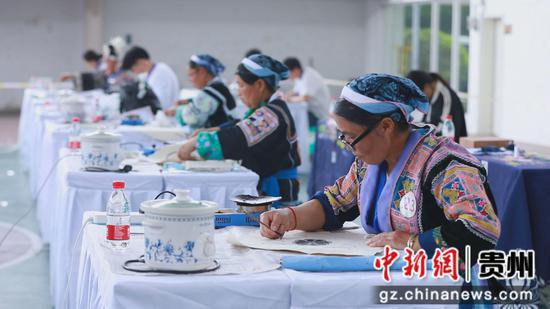 黔南州手工刺绣蜡染技能大赛在惠水县举办