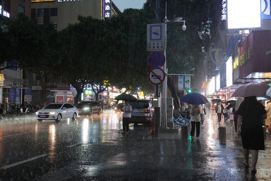 多区发布暴雨橙色预警信号！广州启动防暴雨内涝二级应急响应