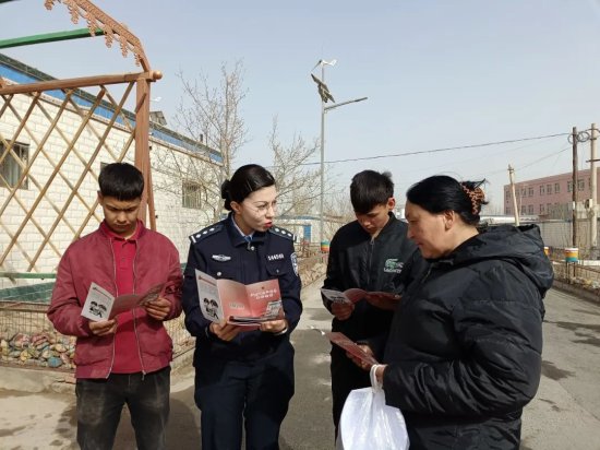 宣传推广“新疆公安微警务” 让群众足不出户办业务