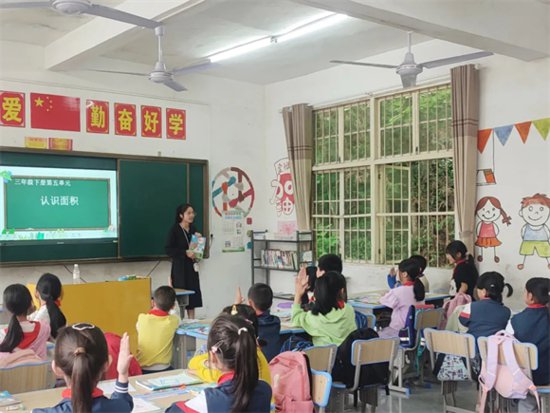 兴国县城岗小学举行数学思维训练教研开放日交流活动