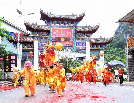 广西大新举办硕龙街建街140周年（元春节）民俗活动