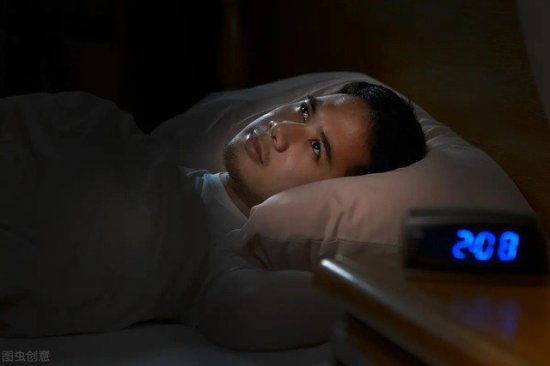 央视：近七成<em>晚睡</em>是因为手机 睡前刷刷反而适得其反