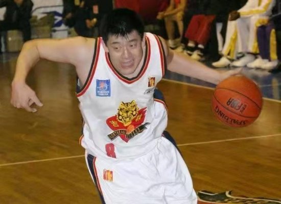 如果都在巅峰期，中国男篮历<em>史上最强</em>五人组应该是哪五名球员？