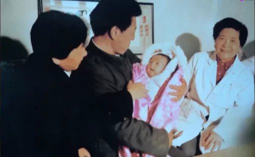 中国第一例试管婴儿，如今已经33岁了，一起来看看她所经历的...