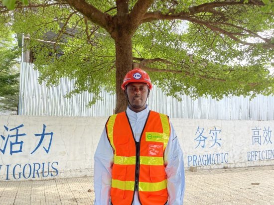 埃塞俄比亚巴哈达尔市政项目工人阿马尔：利用在中企学到的知识...