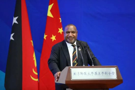 巴布亚新几内亚总理詹姆斯·马拉佩访问北京师范大学并发表演<em>讲</em>
