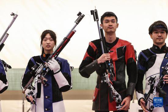 射击——盛李豪/黄雨婷夺得10米气步枪混合团体金牌