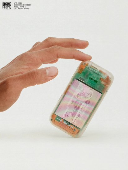 HMD 和喜力推出“无聊<em>手机</em>”：采用透明外壳，主打怀旧风
