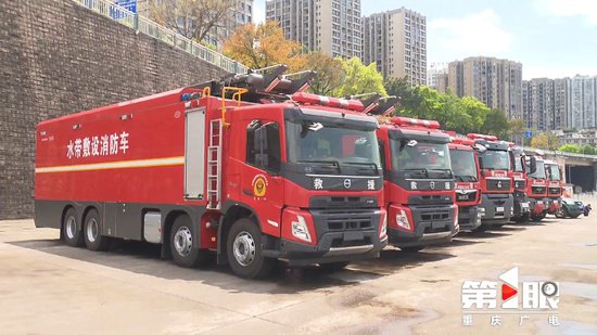 “最大吸水深度7.8米！”<em> 重庆</em>消防水域救援装备上新