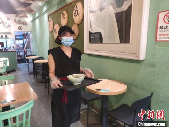 越南女博士逐梦中国“她样美”：事业“开花” 爱情“结果”