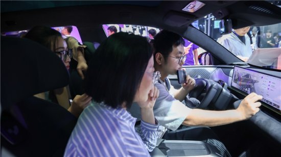 北京车展：每打开十次车门，极越就完成一项更新升级