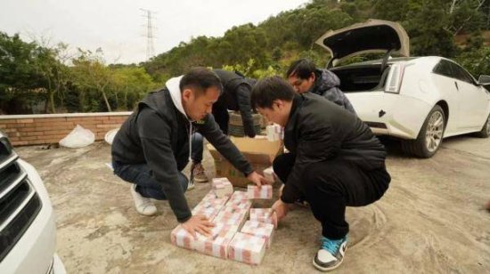狗窝后挖地三尺挖出160万元现金，上海警方破获亿元诈骗案