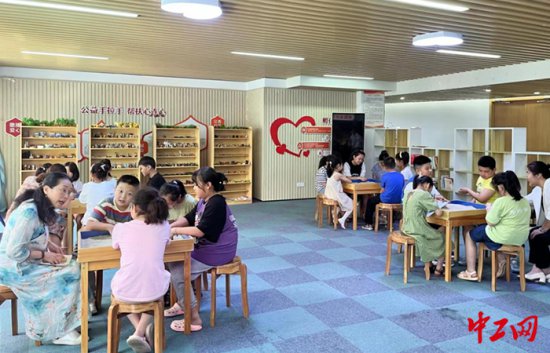 青岛西海岸新区总工会为职工子女开展团体沙盘游戏活动